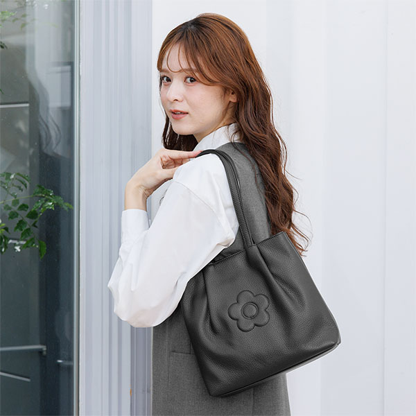 イタリアンレザーデイジー トート（ブラック）