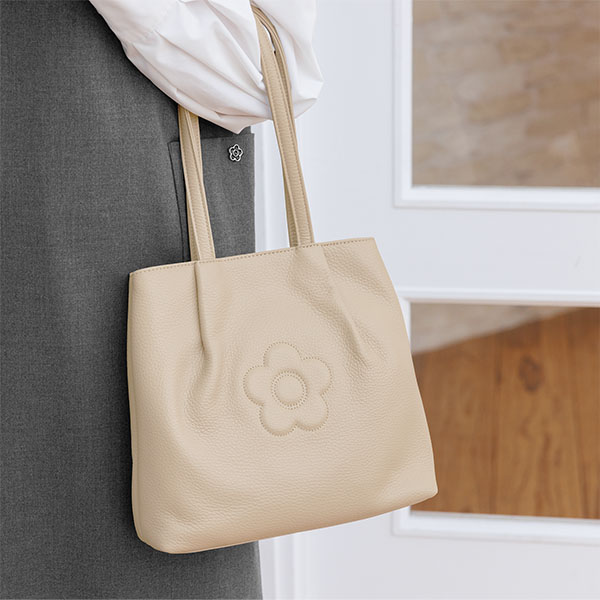 イタリアンレザーデイジー トート（ベージュ）