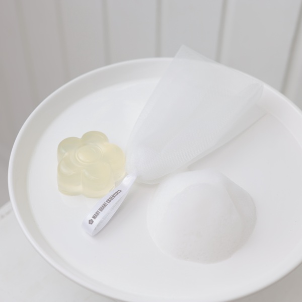 エッセンシャルズ モイスチャー ソープ（オリジナル洗顔泡立てネット付き）