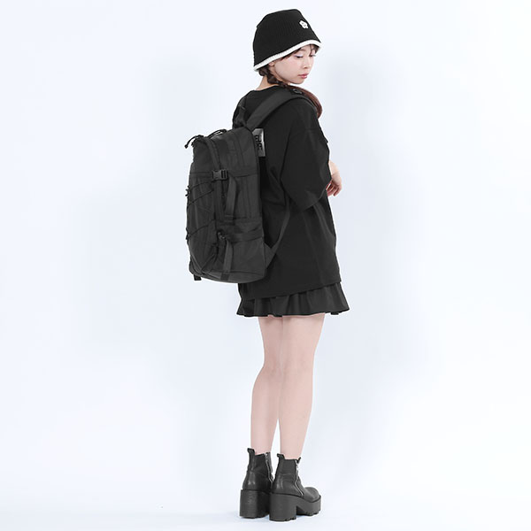 NEW ERA(R) × MARY QUANT リュック（ブラック）