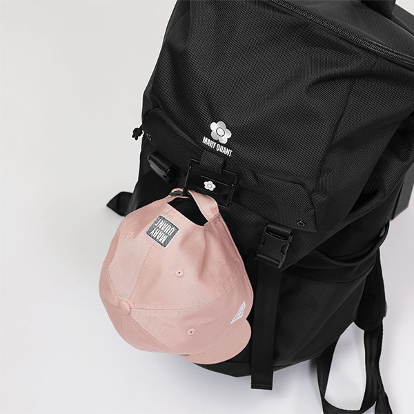 NEW ERA(R) × MARY QUANTフラップ リュック（ブラック）