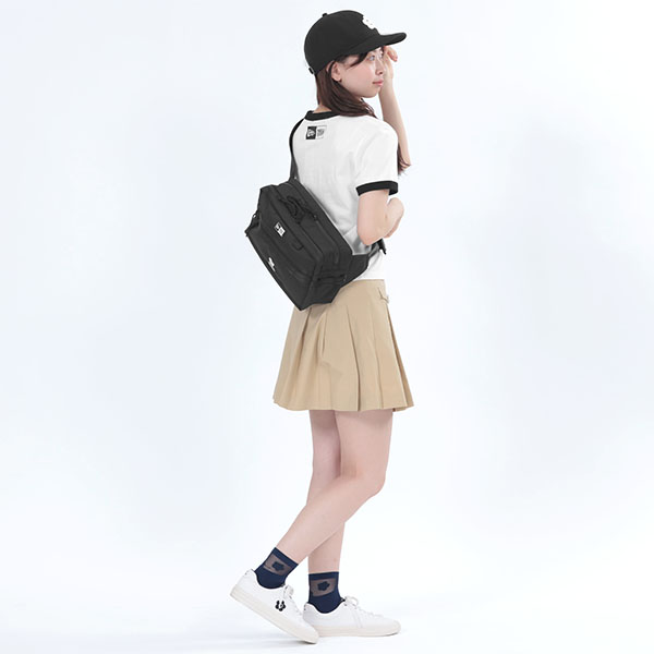 NEW ERA(R) × MARY QUANTスクエア ボディバッグ（ブラック）