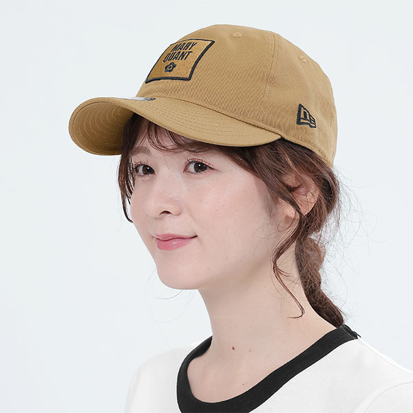 NEW ERA(R) × MARY QUANT3段ロゴ キャップ（ベージュ）