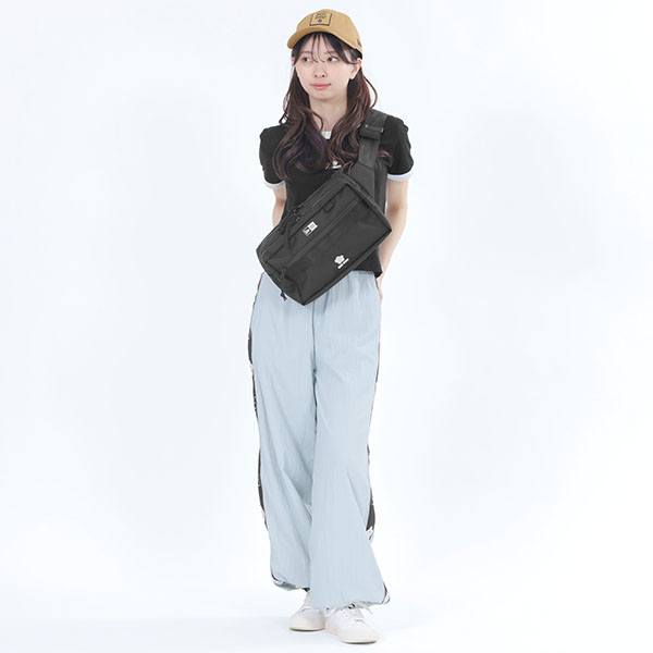 NEW ERA(R) × MARY QUANT3段ロゴ キャップ（ベージュ）