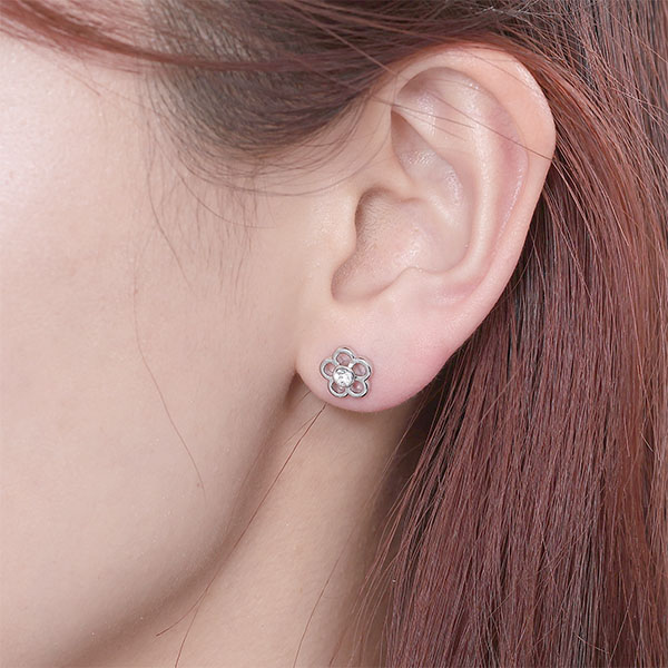 ペタルデイジーキャッチ ピアス（シルバー）