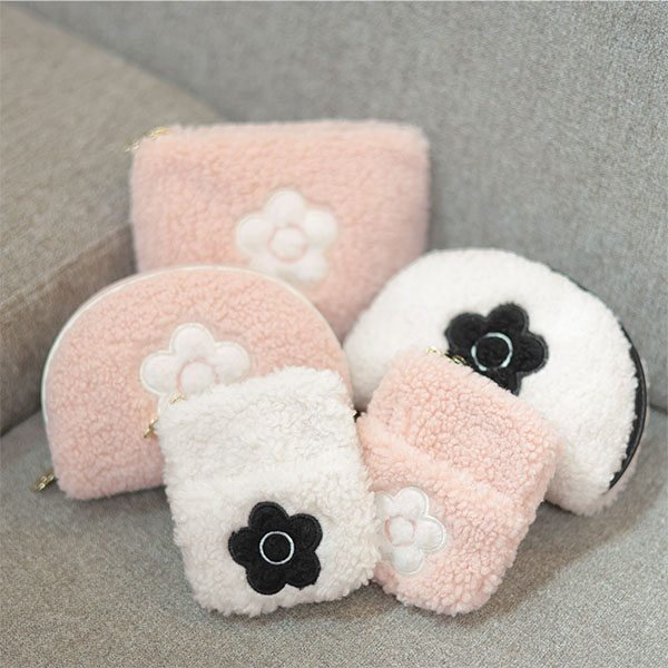 デイジーボア 舟型ポーチミニ(アイボリー)