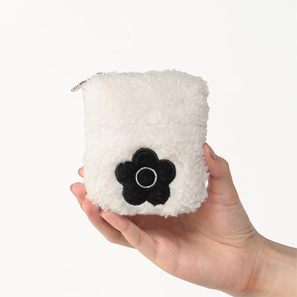 デイジーボア フラットポケットポーチミニ(アイボリー)