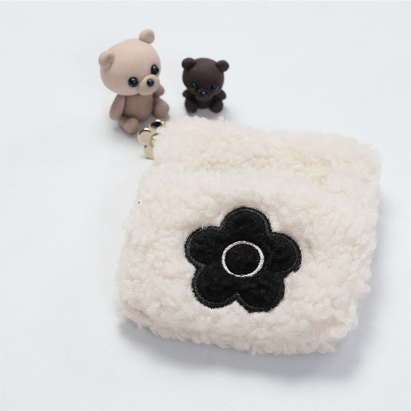 デイジーボア フラットポケットポーチミニ(アイボリー)