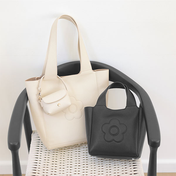 インナースエードデイジー ミニバッグチャームポーチ(アイボリー)