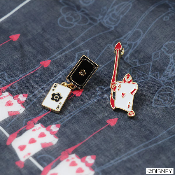 トランプ兵デザイン ピアス(ゴールド)