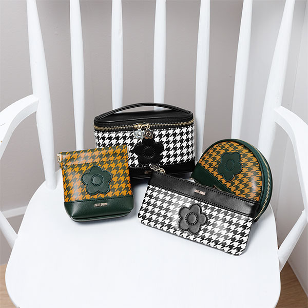 千鳥デイジーパッチ フラットペンケース(ブラック×ホワイト)