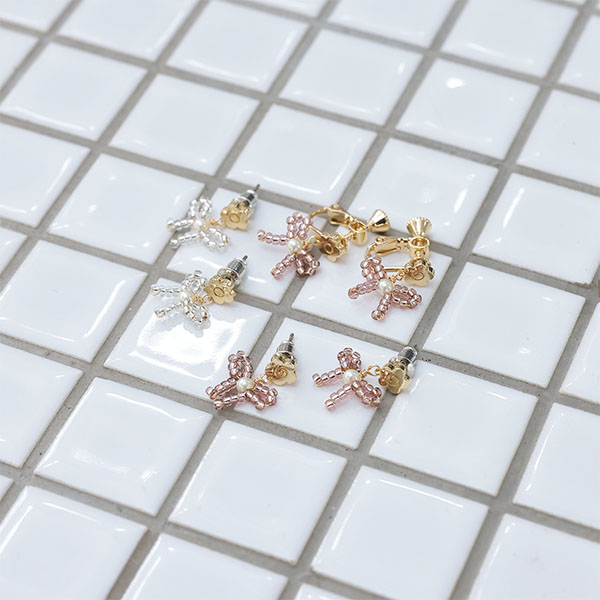 ビーズプチリボン ピアス(ホワイト)