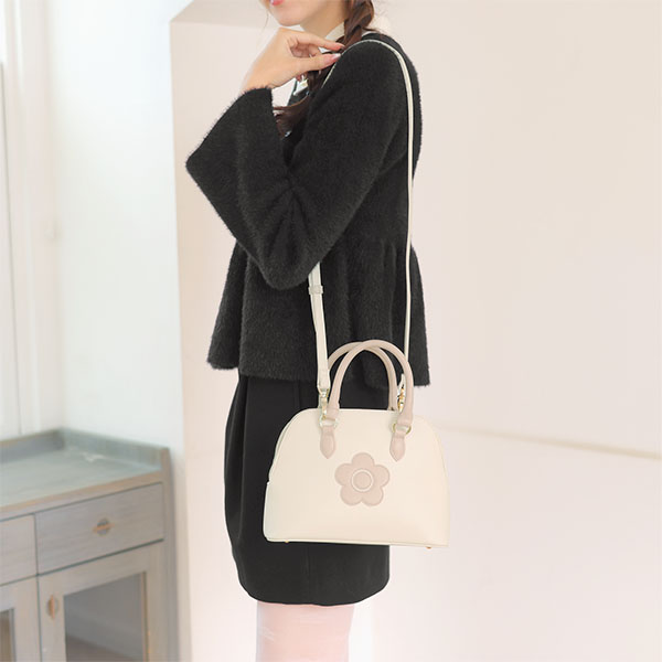 ラウンドシェイプ 2WAYミニトート(ライトベージュ)