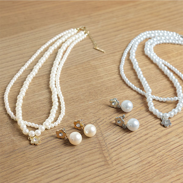 メタルデイジーパール ピアス(ゴールド)