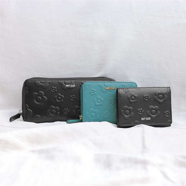 デイジーエンボスフロート ウォレット(ブラック)