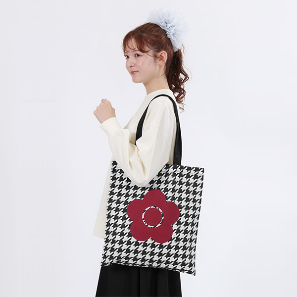 ポリキャンバスロゴ トート（ブラック×ホワイト）