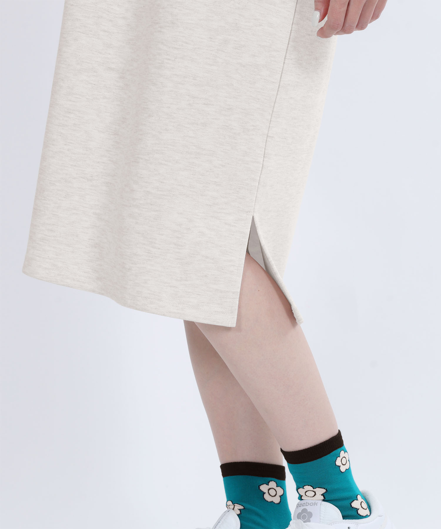 フードサインロゴ ワンピース（アイボリー）