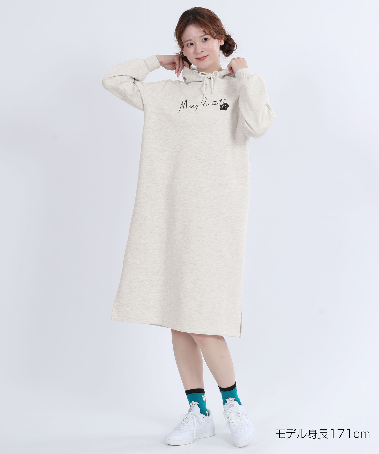 フードサインロゴ ワンピース（アイボリー）