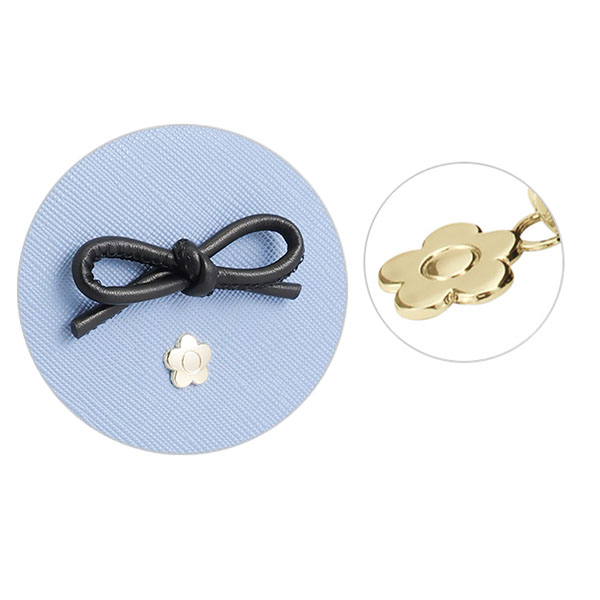 サフィアーノリボン ラウンドポーチ（サックスブルー）