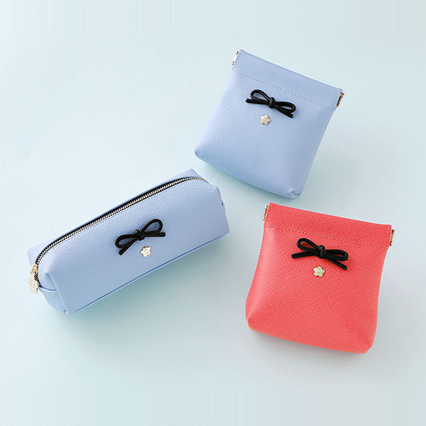 サフィアーノリボン スクエアペンケース（サックスブルー）