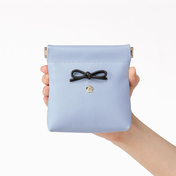 サフィアーノリボン バネクチポーチ（サックスブルー）