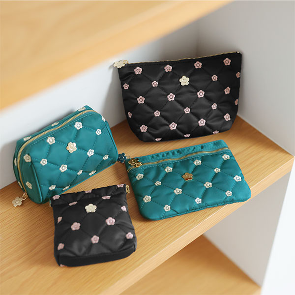 キルトデイジー刺繍 舟型ポーチ（ブラック）