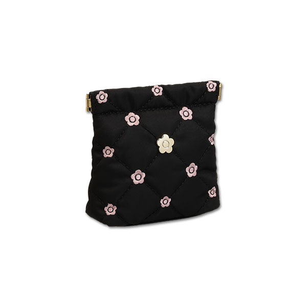 キルトデイジー刺繍 バネクチポーチ（ブラック）