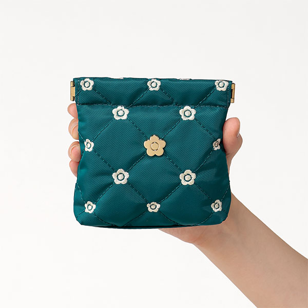 キルトデイジー刺繍 バネクチポーチ（ピーコック）