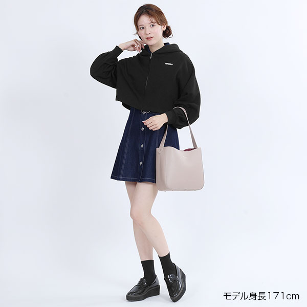 ロゴタグスウェット パーカ（ブラック）