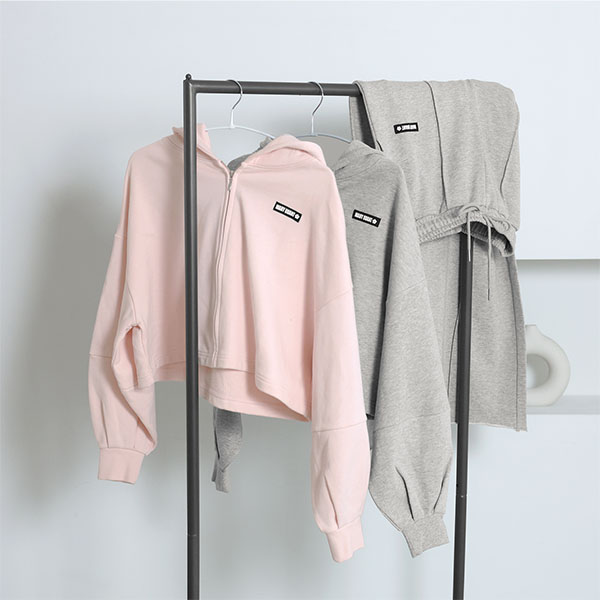 ロゴタグスウェット パーカ（グレー）