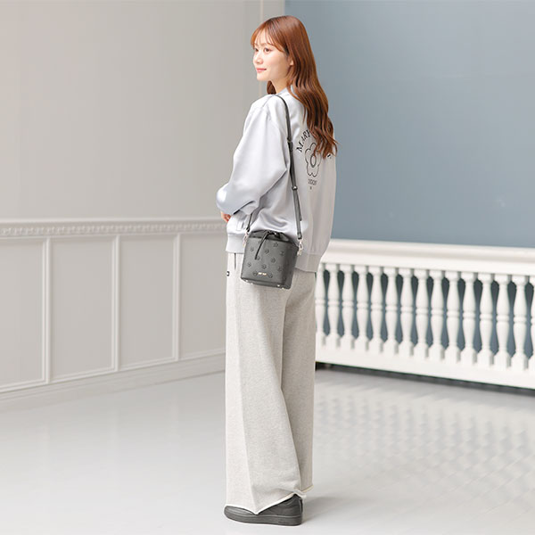 シンプルエンボスデイジー ドロストショルダー（ブラック）