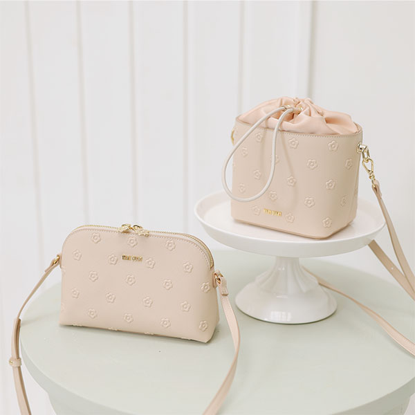 シンプルエンボスデイジー ドロストショルダー（ブラック）