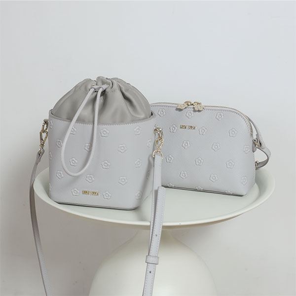 シンプルエンボスデイジー ドロストショルダー（ライトブルー）