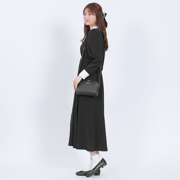 シンプルエンボスデイジー ポシェット（ブラック）