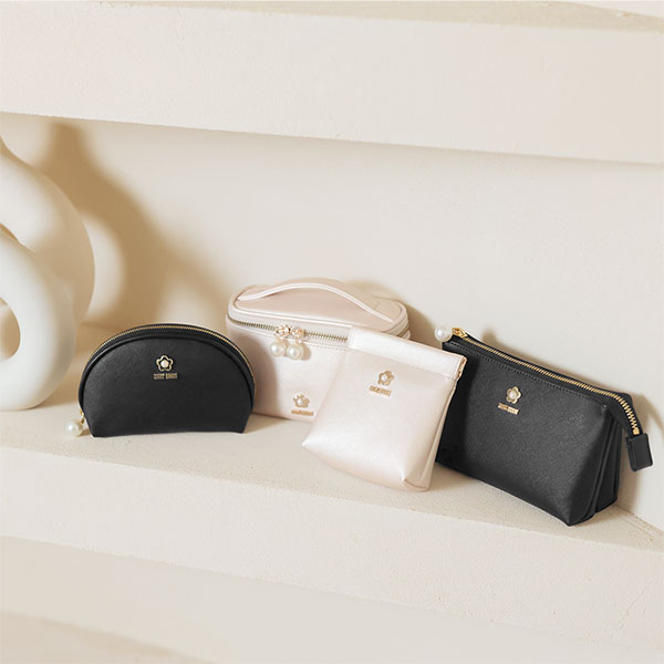 サフィアーノパール ラウンドポーチ（ブラック）