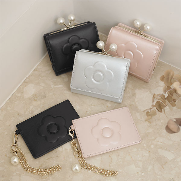 エンボスデイジーパール ガマ口ウォレット（ブラック）