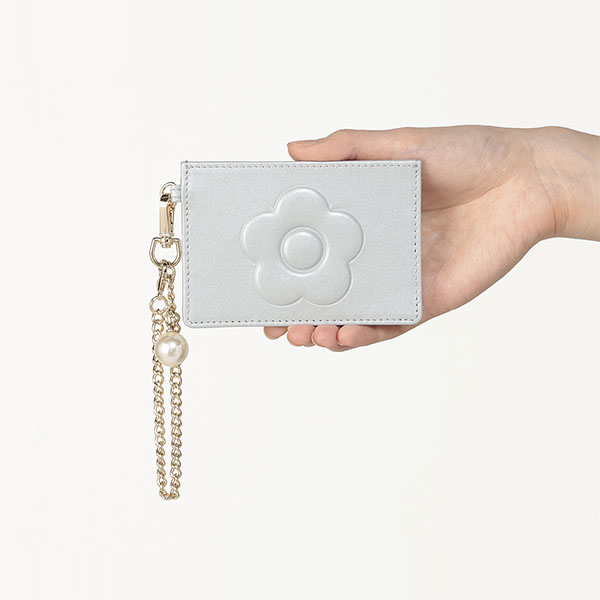 エンボスデイジーパール シングルパスケース（パールブルー）