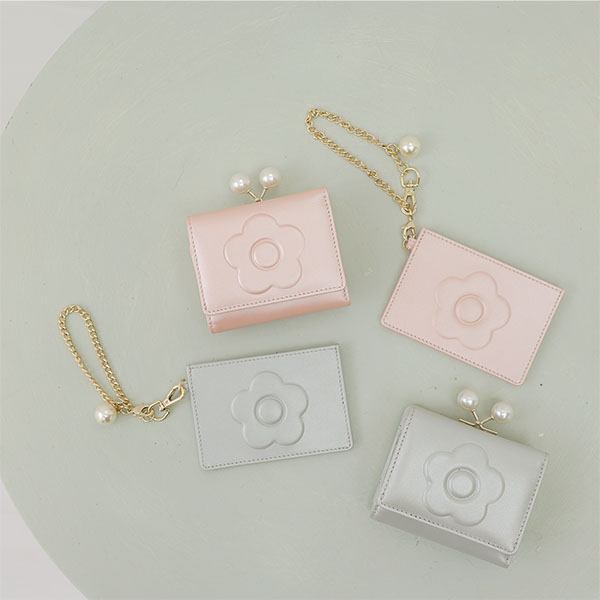 エンボスデイジーパール シングルパスケース（パールブルー）