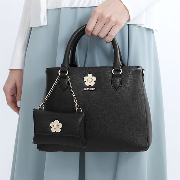 ターンロックデイジー フラップポーチ（ブラック）