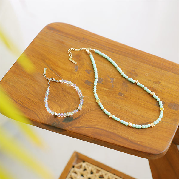 ガラスビーズ ネックレス（ミント）