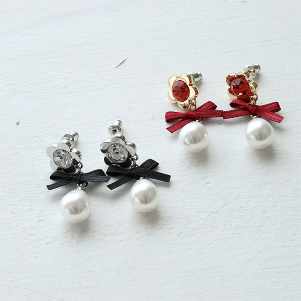メタルデイジードロップパール ピアス（ゴールド）