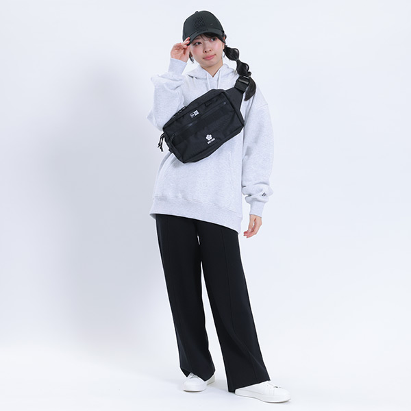 NEW ERA×MARY QUANT スクエア ボディバッグ（ブラック）
