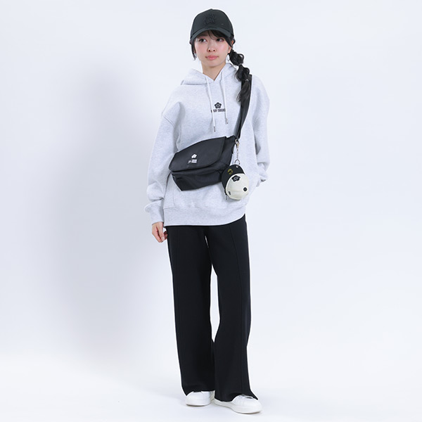 NEW ERA×MARY QUANT BIGデイジー ダイカットポーチ（ブラック×ホワイト）