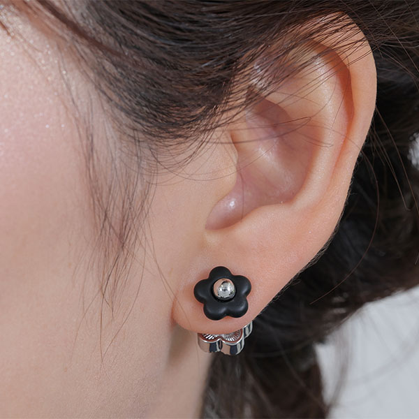 シリコンデイジーデュオ ピアス（シルバー）