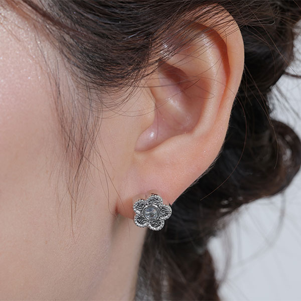 シリコンデイジーデュオ ピアス（シルバー）