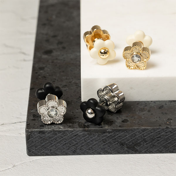 シリコンデイジーデュオ ピアス（シルバー）