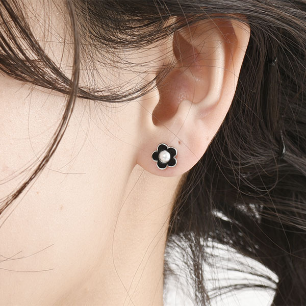 スモールエポデイジー ピアス（シルバー）