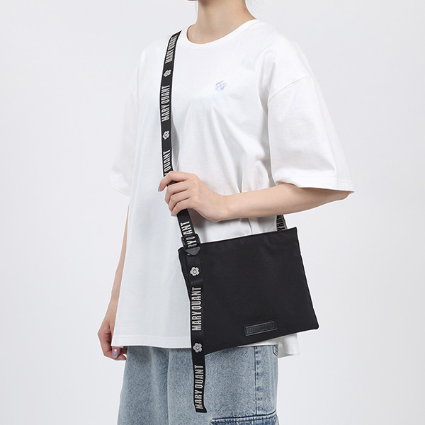 MARY QUANT ロゴストラップショルダーバッグ