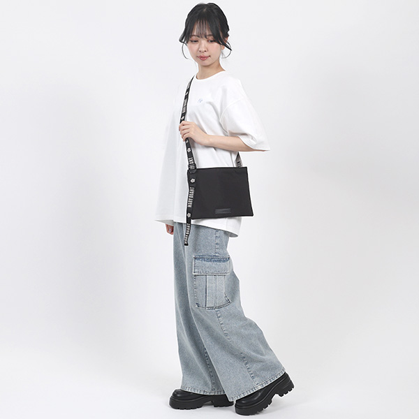 MARY QUANT ロゴストラップショルダーバッグ