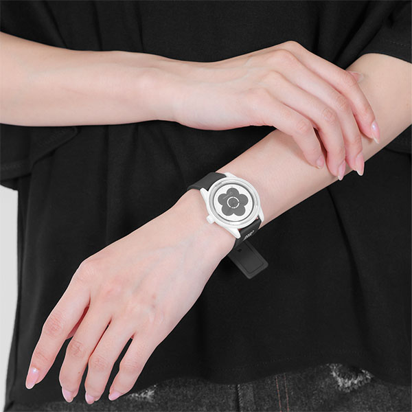 MARY QUANT × Q&Q SmileSolar